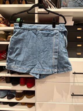 Veronica Beard Light Blue Denim Wrap Skort size 8